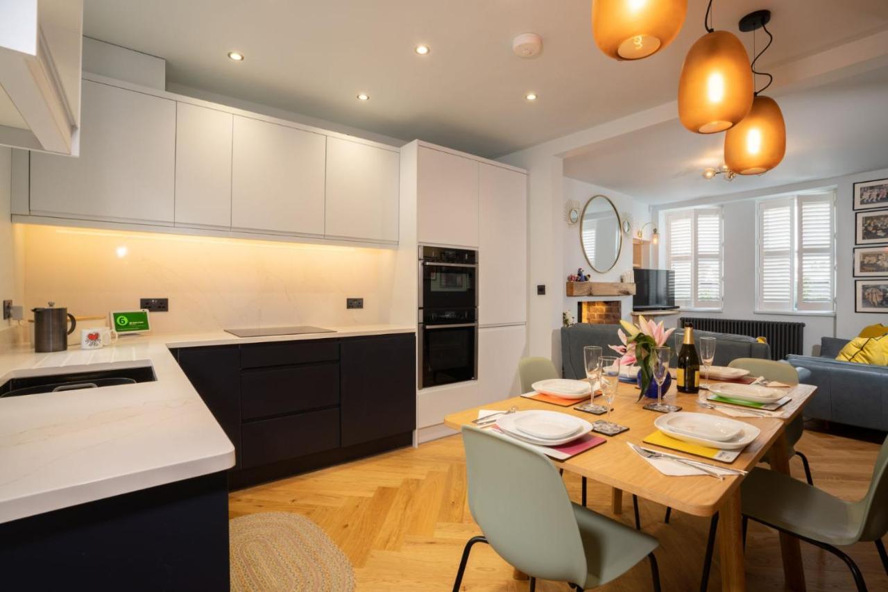Modern Home In Windermere By Letmestay Bagian luar foto